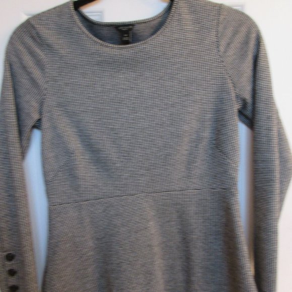 Ann Taylor Petites Grey n White Houndstooth Fleck Fitted Knit Top, size 4 - Picture 10 of 12
